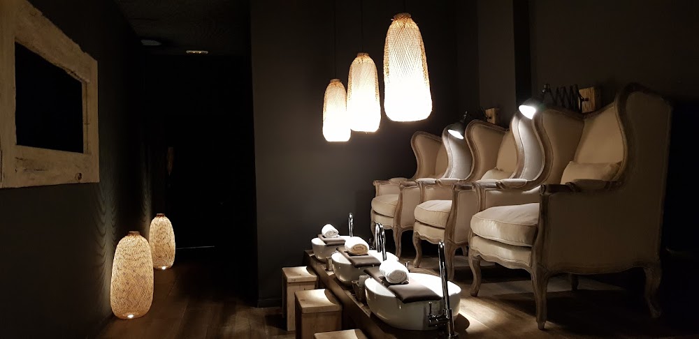 FLOR DE MANILA | NAILS & BEAUTY