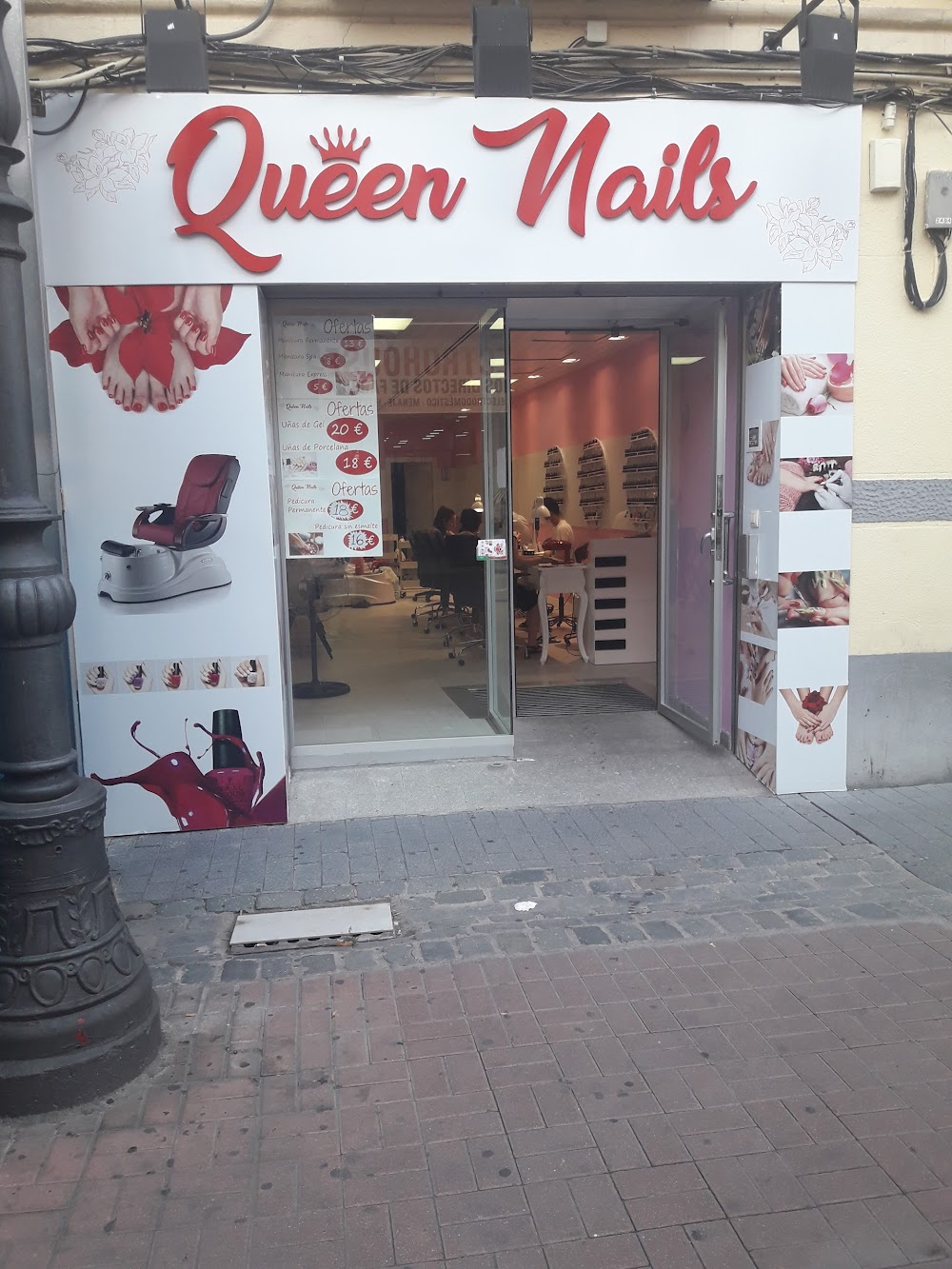Queen Nails