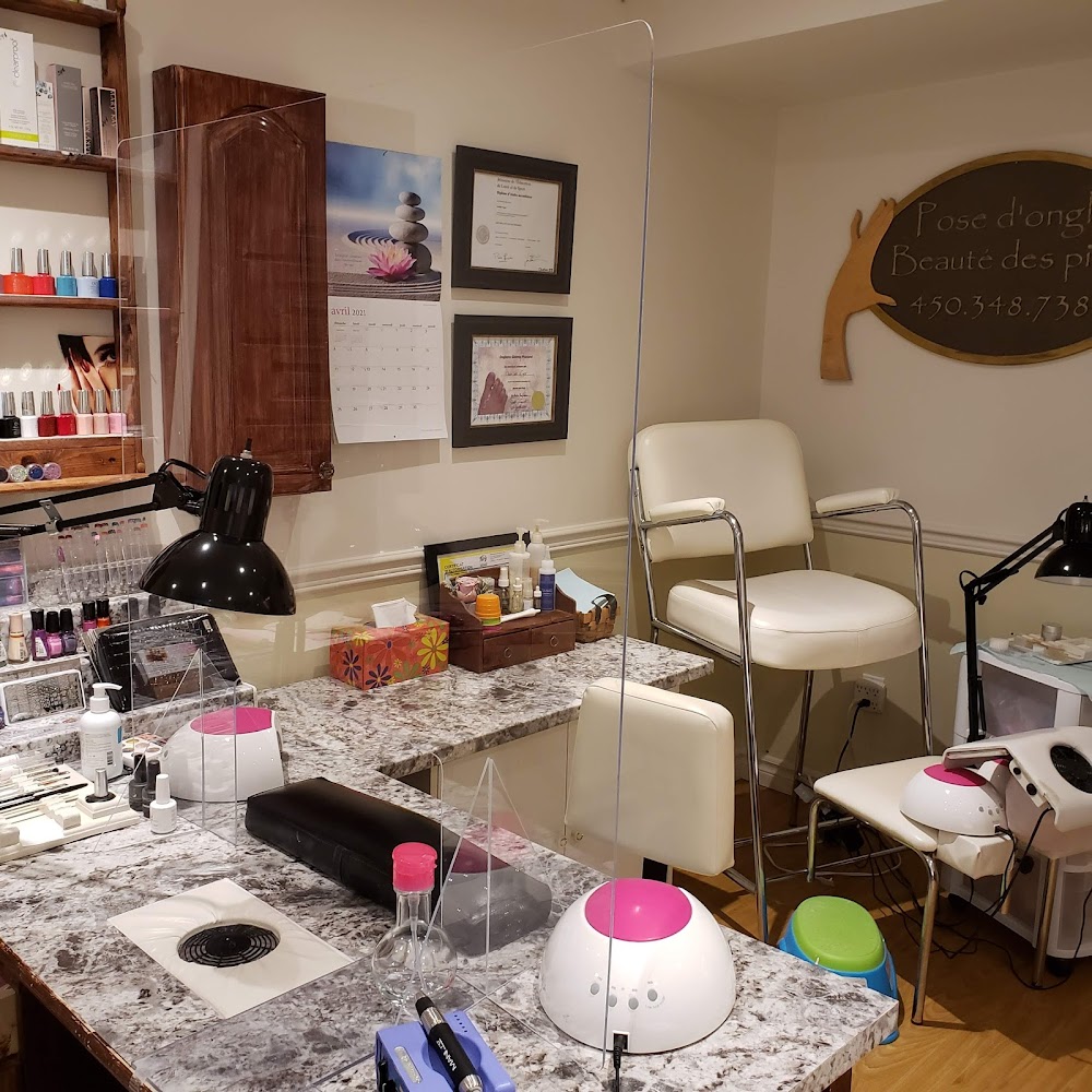 Caroline Viger-technicienne en Pose d'ongles au Gel-Manucure-Shellac-Onglerie-