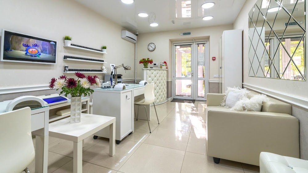 Stydiya nogtevogo servisa Slivki | manikur i pedikur v 4 ryki Omsk