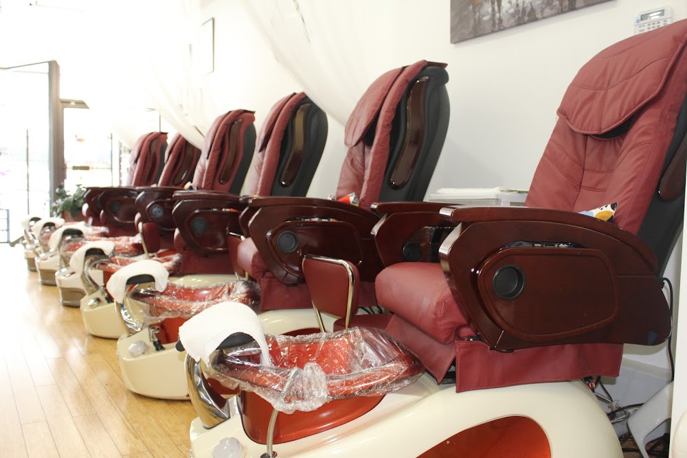 Pandosy Nails & Esthetics