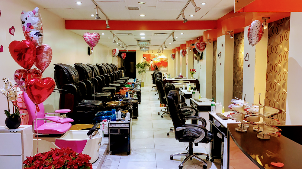 Salon Tiffany Nails & Spa est à l'adresse suivante à Toronto 550 St
