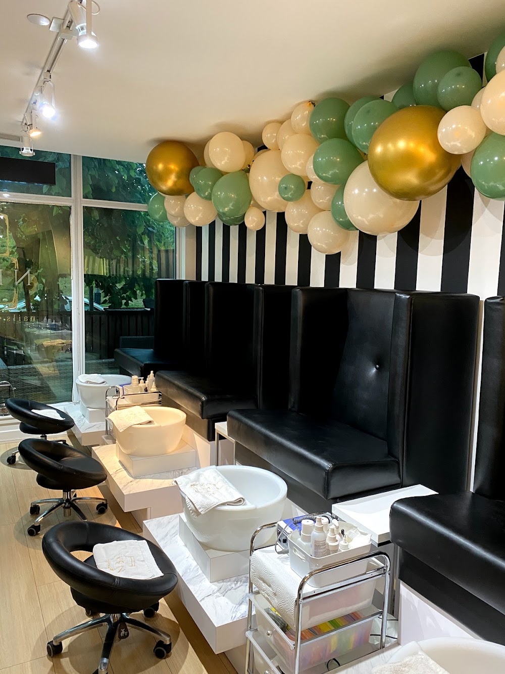 N Bar Toronto Nails & Lashes