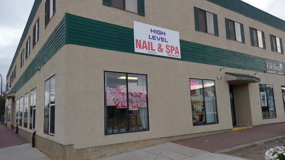 Salón High Level nail and spa en Nivel alto en la calle 10004 98 St