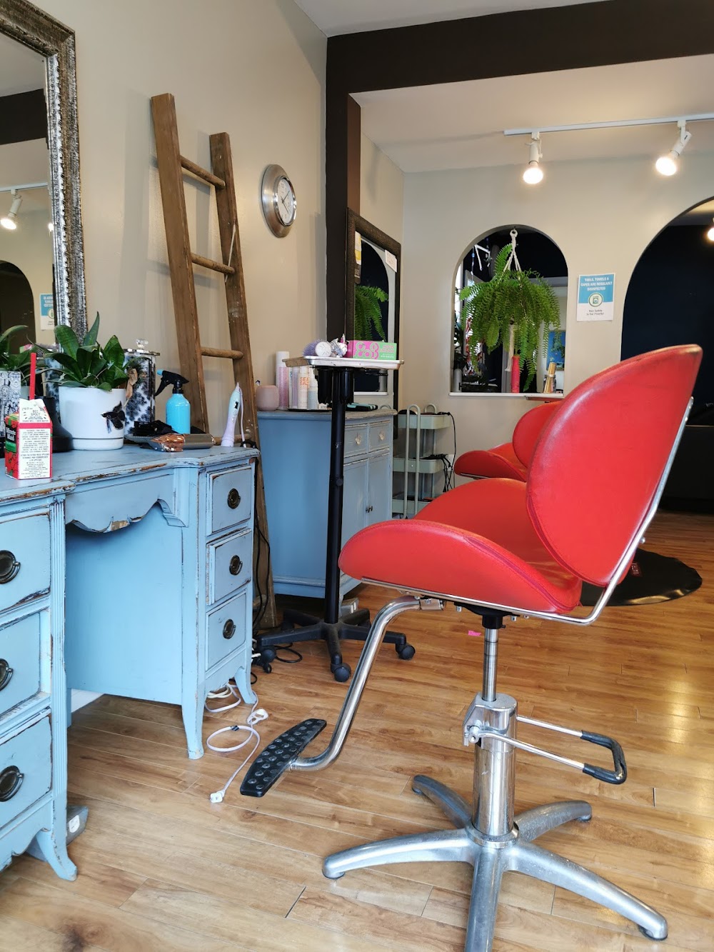 Tink n' Ginger Eco Salon