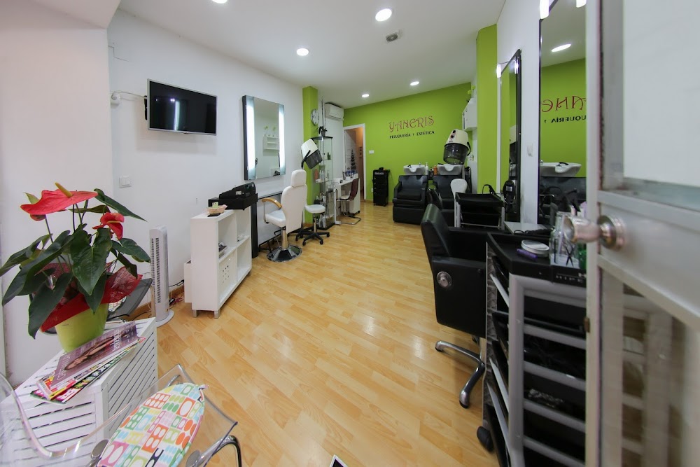 Yaneris Peluqueria y Estética