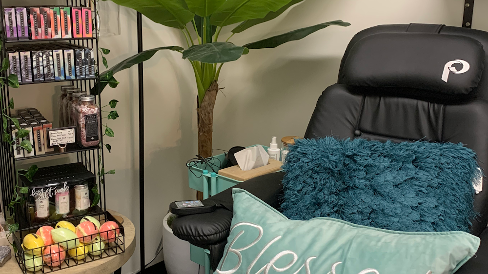 Lazy Fox Nail Studio