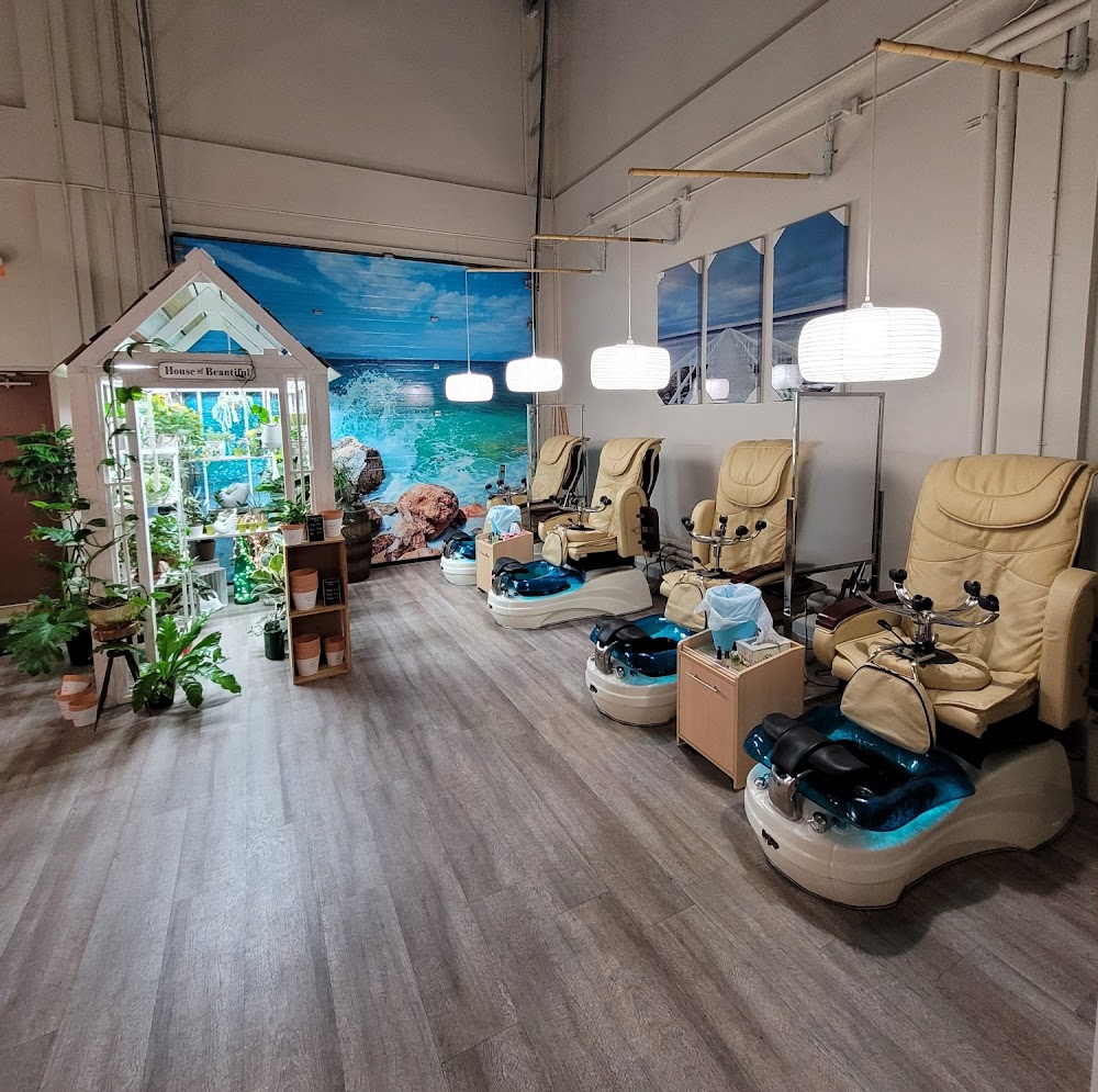 Razors Edge Hair Studio & Day Spa