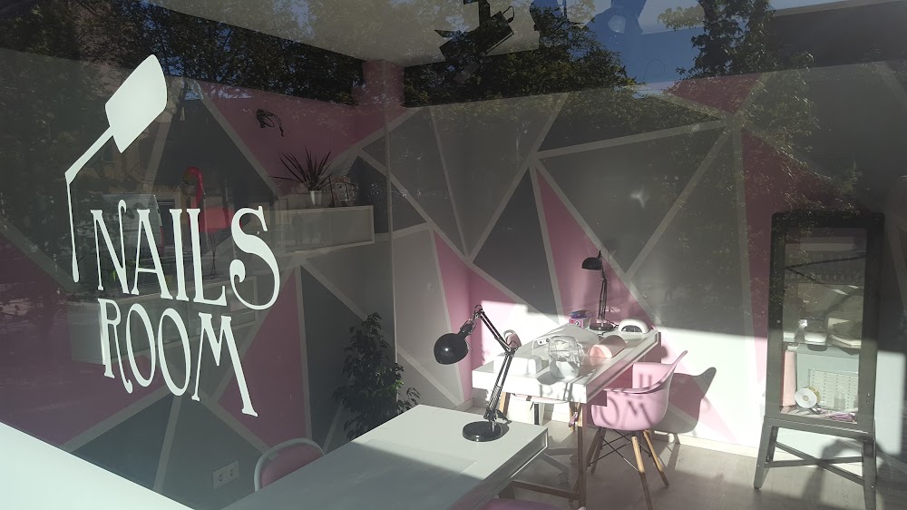 Nails Room