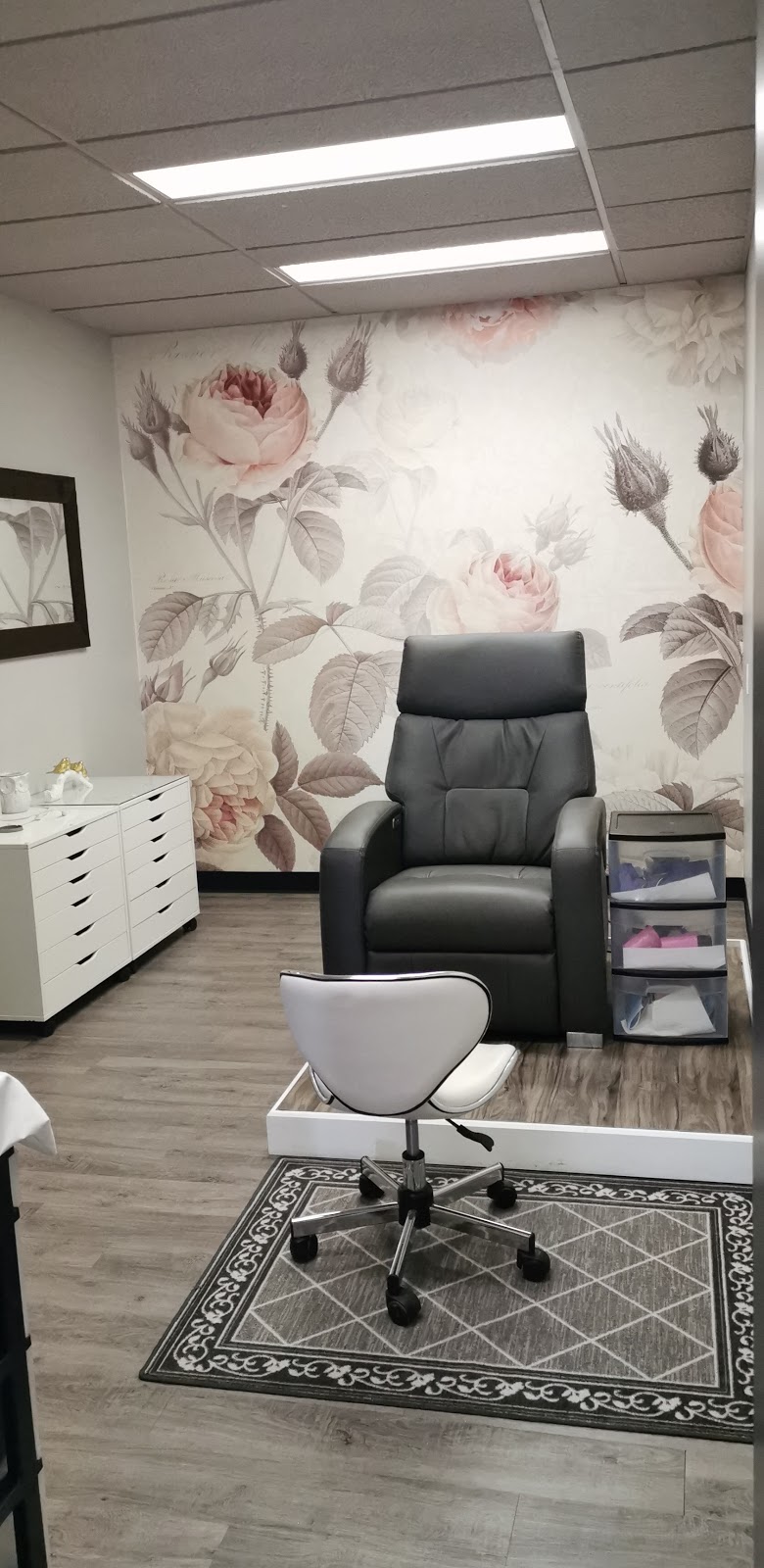 Pinky Promise Nail Studio