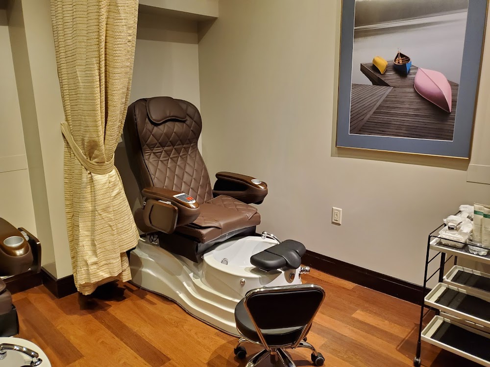 Five Lakes Spa Aveda at DoubleTree