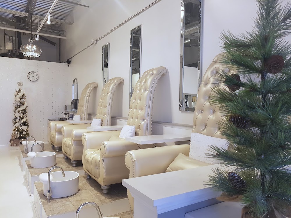 BLANC NAIL BAR