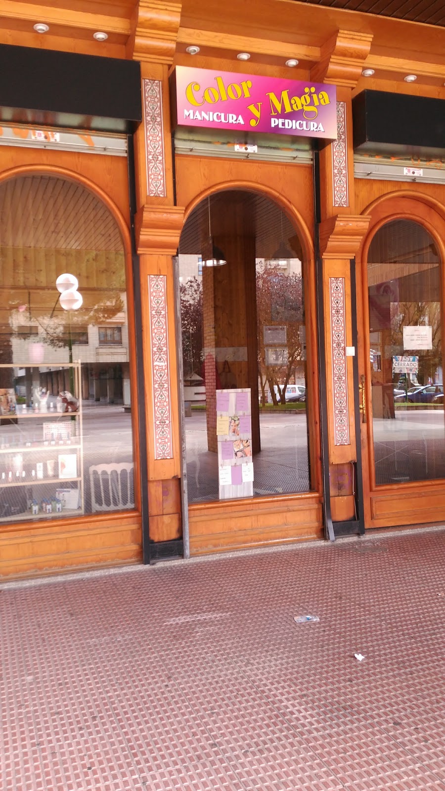 Color y Magia. Manicura y pedicura