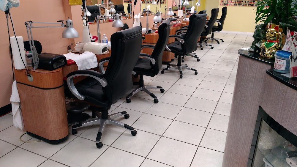 Lucky Tracy's Nails & Spa