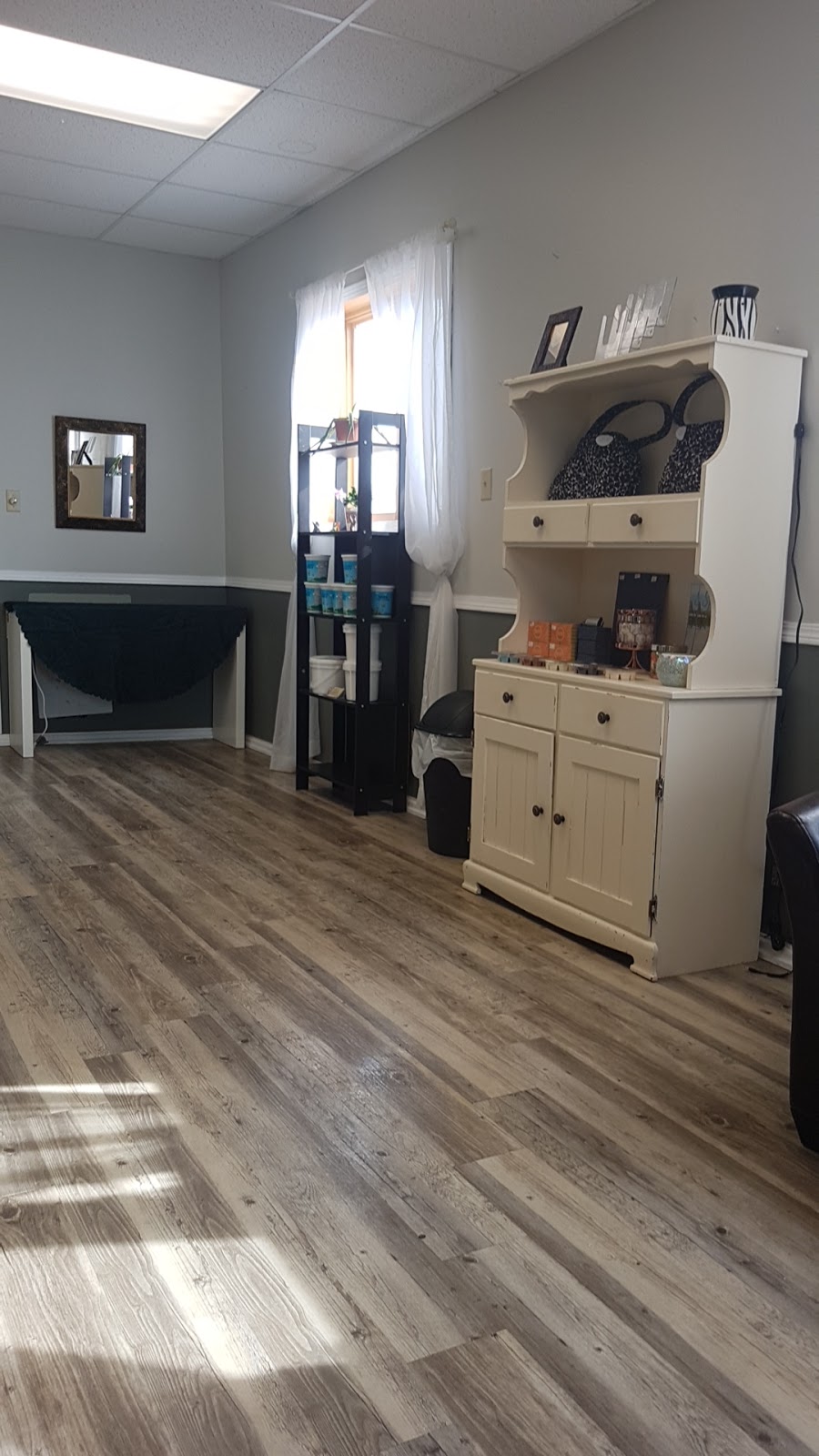 Jodee's Esthetics & Boutique