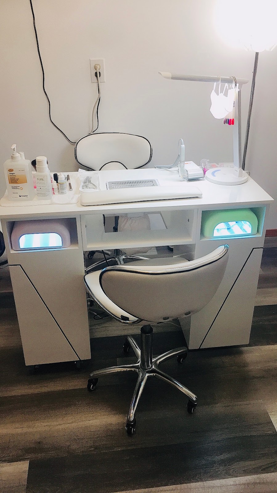 Raindrop Nails by Zena